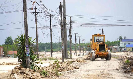 Hạ tầng lưới điện tại một dự án giao thông ở Đồng Nai. Ảnh tư liệu: HAC