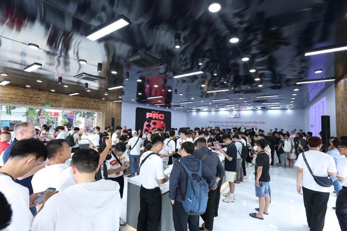 The fact that the iPhone 17 series is well received in many major markets has helped Apple's revenue increase. Photo: Phong Pham