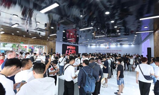 Việc dòng iPhone 17 được đón nhận tại nhiều thị trường lớn giúp doanh thu của Apple tăng cao. Ảnh: Phong Phạm