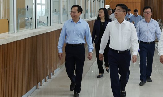 Phó Thủ tướng Chính phủ Lê Thành Long kiểm tra thực tế Bệnh viện Bạch Mai cơ sở 2 ngày 28.10. Ảnh: VGP/Đức Tuân