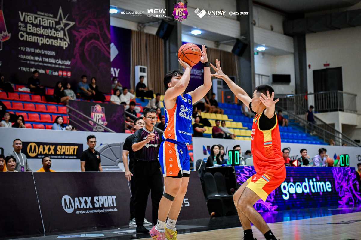 Giai bong ro Vietnam Pro-Am Basketball Championship 2025 brought by VNPAY co the thuc thi dau hap dan, voi nhieu tran dau o ca hai nhanh. Anh: Quyen Nguyen