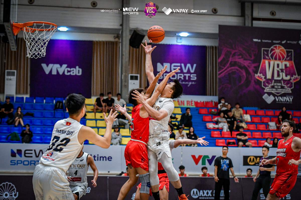 베트남 프로-아마추어 농구 챔피언십 2025에서 다음 라운드에 진출할 8개 팀이 확정되었습니다. 사진: Quyen Nguyen