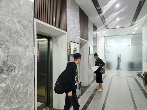 hong co vu bat coc tre em tai chung cu 17T2 Trung Van. Anh: Minh Hanh