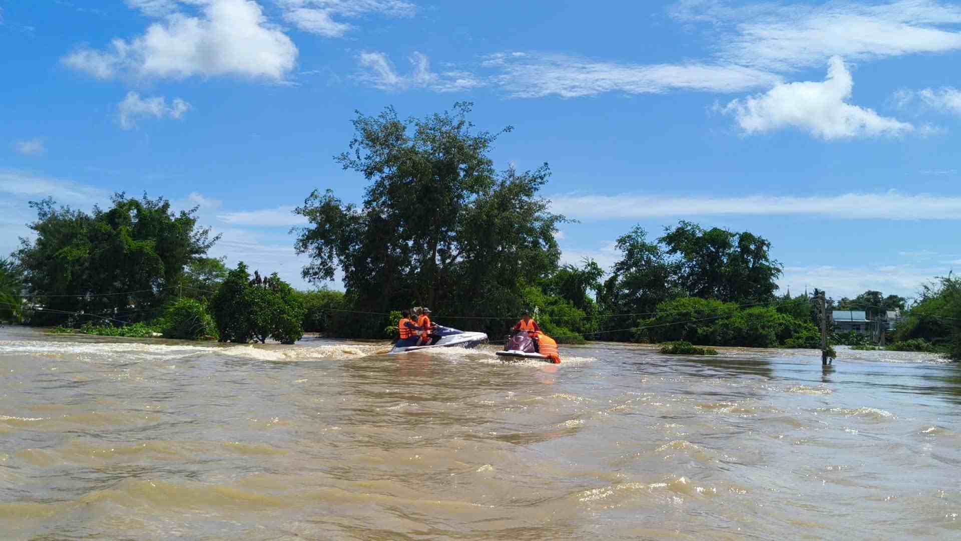 Mua lu keo dai khien nhieu dia phuong tai Lam Dong ngap sau tren dien rong. Anh: Phuc Khanh