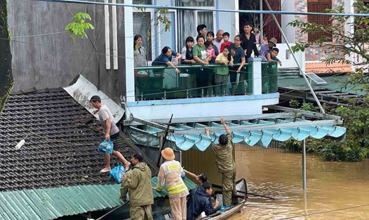 Đại tướng Lương Tam Quang - Bộ trưởng Bộ Công an - yêu cầu lực lượng công an cứu dân, bảo vệ tính mạng người dân là nhiệm vụ cấp bách nhất. Ảnh: Bộ Công an