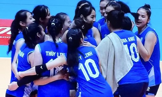 Đội bóng chuyền nữ Hà Nội giành chiến thắng tại bán kết ở Hà Tĩnh. Ảnh: VFV