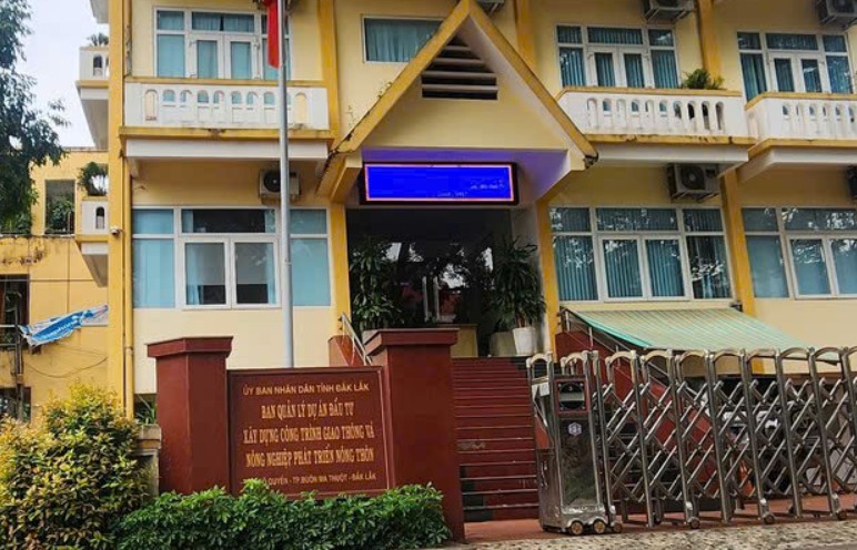 Phan Xuan Bach 씨가 근무하고 해임된 교통 및 농업 농촌 개발 건설 투자 프로젝트 관리 위원회. 사진: Bao Trung