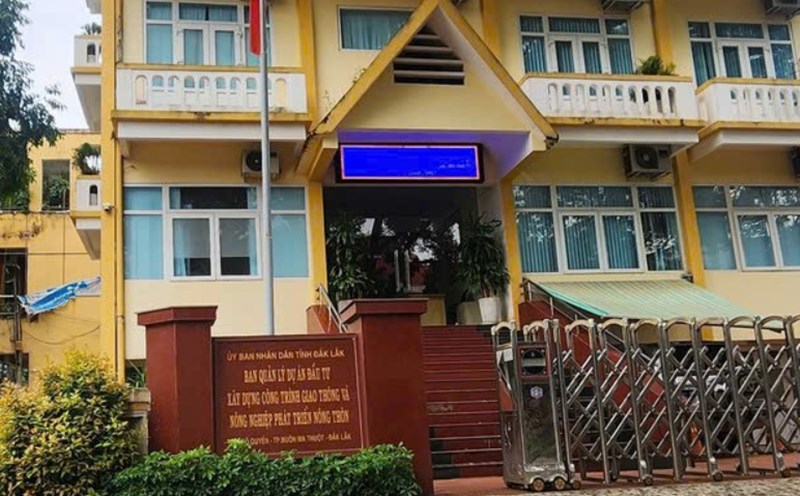 The Management Board of the Project for Investment in Construction of Transport Works and Rural Development of Agriculture - where Mr. Phan Xuan Bach worked and was dismissed. Photo: Bao Trung