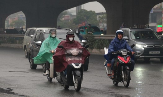 Dự báo thời tiết Bắc Bộ có mưa nhiều nơi trong ngày mai 1.11 do không khí lạnh. Ảnh: Việt Anh