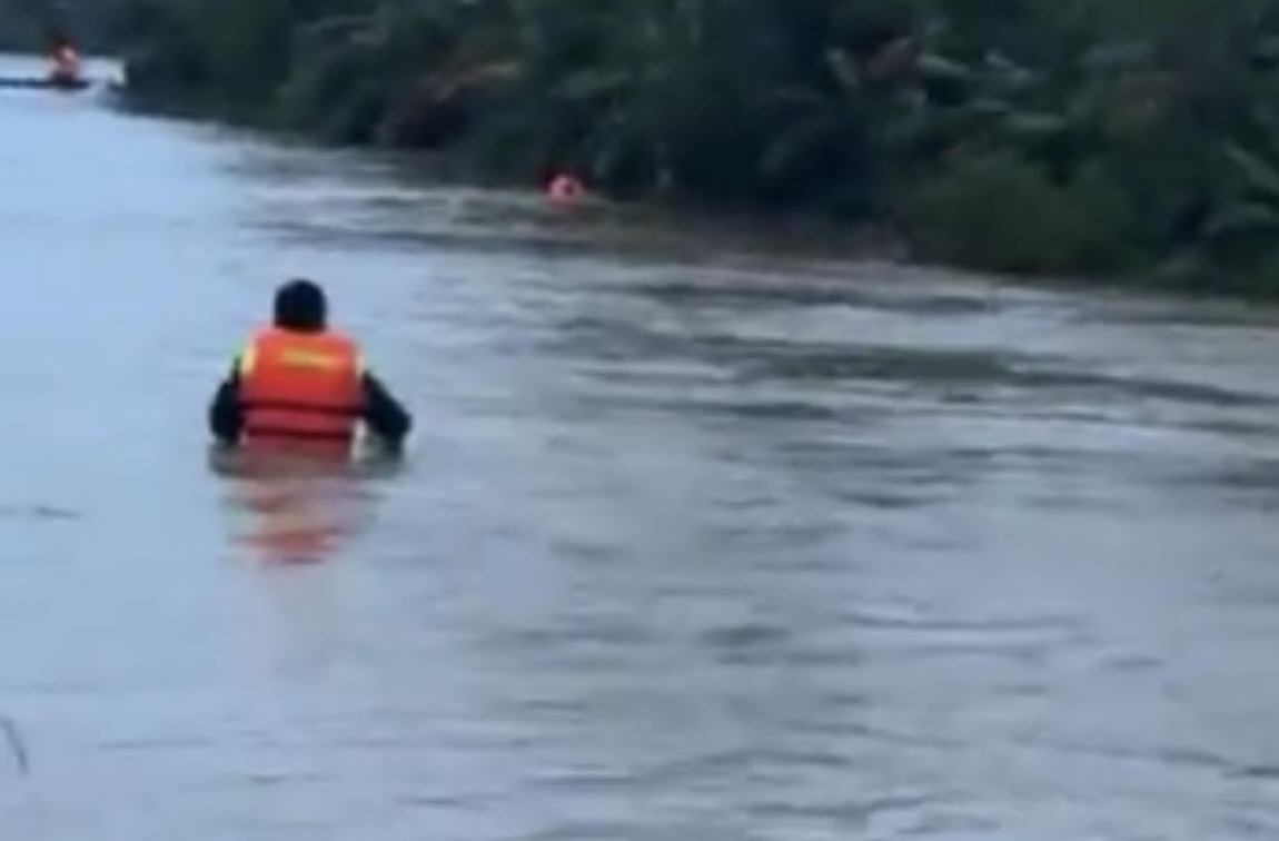 The authorities are searching for the missing boy. Photo: Van Tuan