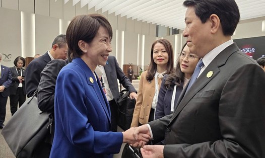 Ủy viên Bộ Chính trị, Chủ tịch nước Lương Cường gặp Thủ tướng Nhật Bản Takaichi Sanae nhân dịp dự Hội nghị Cấp cao APEC tại Hàn Quốc. Ảnh: TTXVN