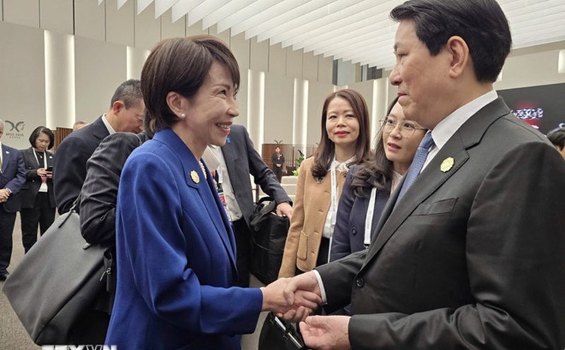 Politburo member and President Luong Cuong met with Japanese Prime Minister Takaichi Sanae on the occasion of attending the APEC Summit in Korea. Photo: VNA