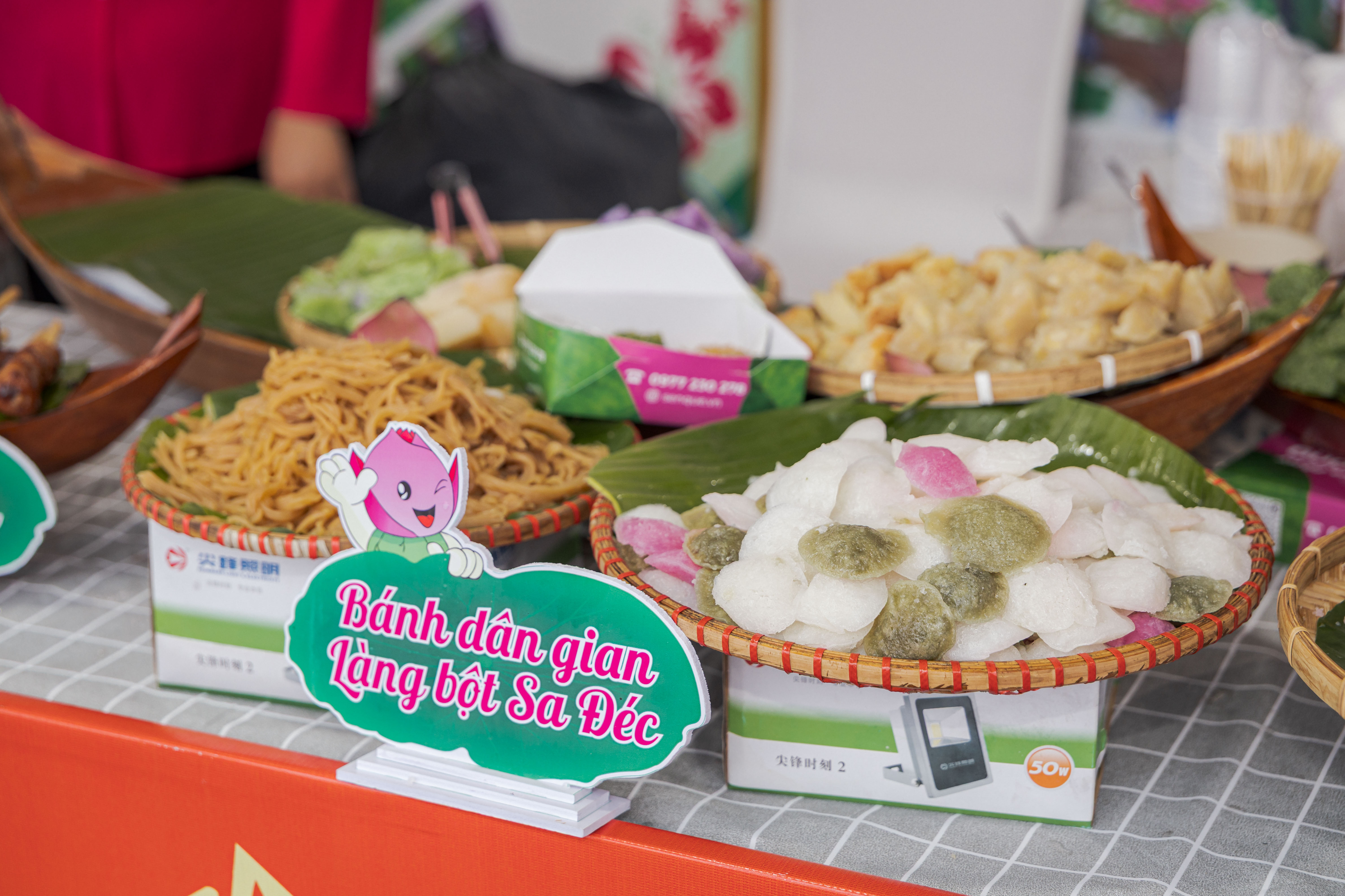 Cac mon an vat nhu banh bo, banh da lon, banh u, banh lot, banh pia, banh cong... khong chi la mon an choi ma con la mot net am thuc thu vi cua nguoi Nam Bo.