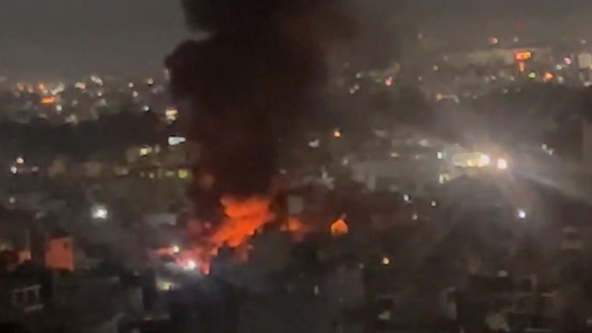 Grand incendie pres du carrefour de Bon Xa a Ho Chi Minh-Ville de nombreux habitants se sont enfuis en panique. Photo : Dong Hoang