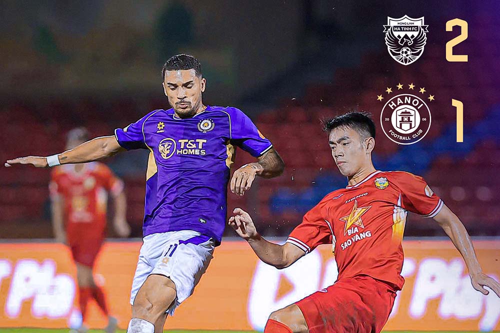 Hanoi FC (purple shirt) lost to Hong Linh Ha Tinh in round 9 of V.League 2025-2026. Photo: Hanoi FC