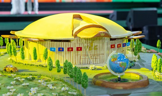 Cận cảnh mô hình trung tâm triển lãm nặng nửa tấn bằng xôi vừa lập kỷ lục. Ảnh: Linh Nguyễn