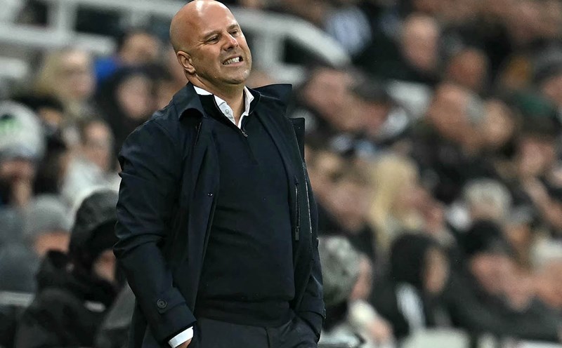 Arne Slot had to beat Aston Villa. Photo: AFP