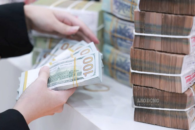 Dong USD tang len muc cao nhat trong ba thang khi gioi dau tu than trong danh gia trien vong kinh te toan cau va cho tin hieu chinh sach tu FED. Anh: Hai Nguyen