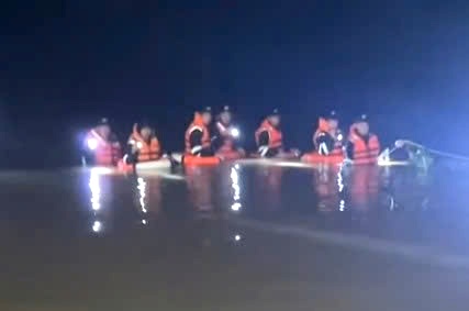 The authorities are searching for the missing child. Photo: Thanh Son