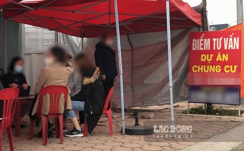 The consulting and brokerage point is located right at the gate of a social housing project in Bac Ninh, photo taken in 2022. Photo: Tran Tuan