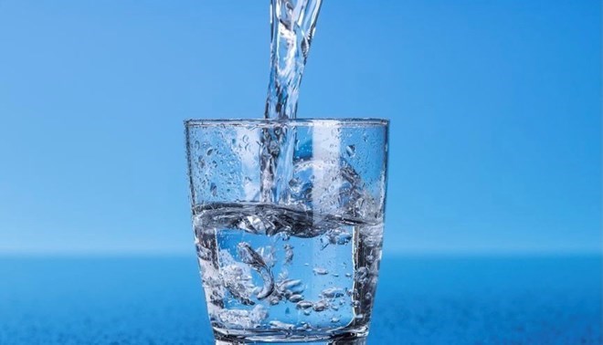 Sharing the amount of water you drink each day is one of the simple ways to detoxify your liver. Photo: Kieu Vu