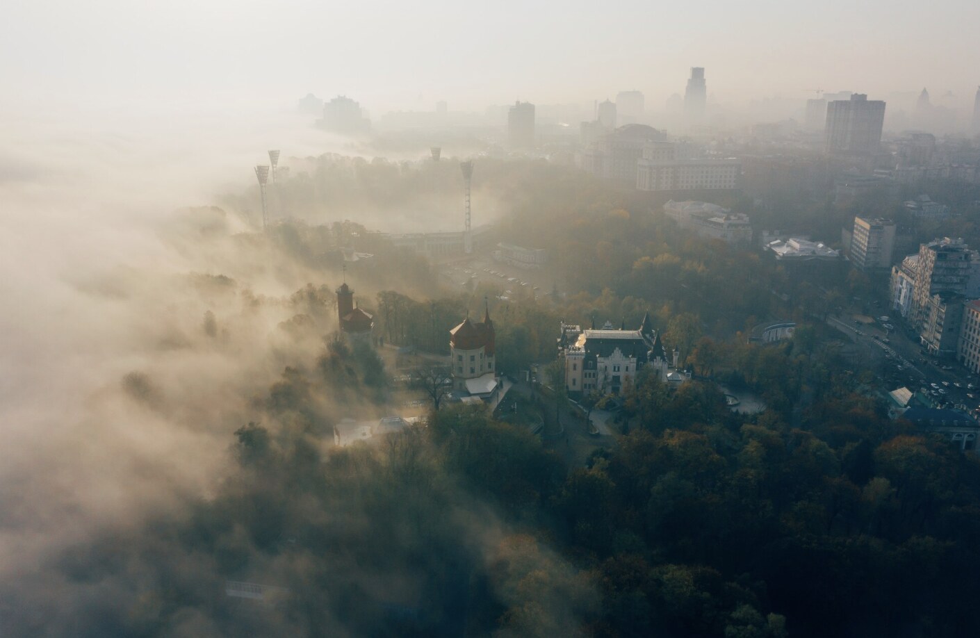Polished air and cigarettes are damaging your lungs. Photo: Thuy Duong