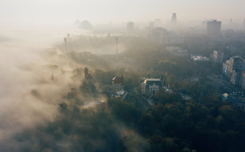 Polished air and cigarettes are damaging your lungs. Photo: Thuy Duong