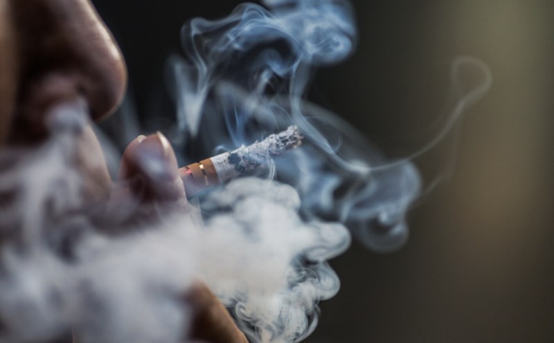 Smoking attacks the retina and optic nerve. Photo: Thuy Duong