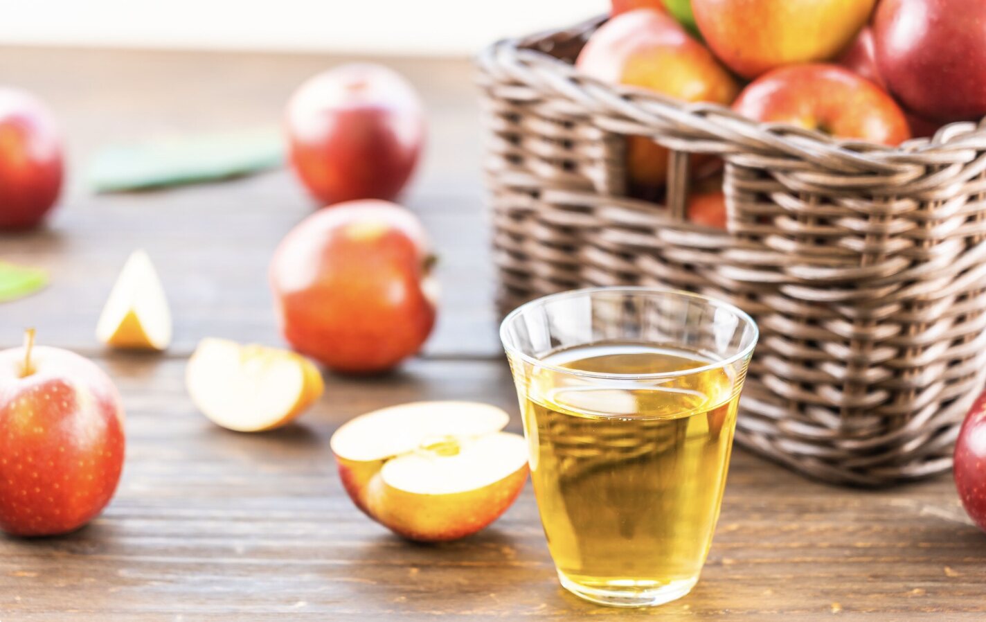 Apple cider vinegar and weight support effects. Photo: Thuy Duong
