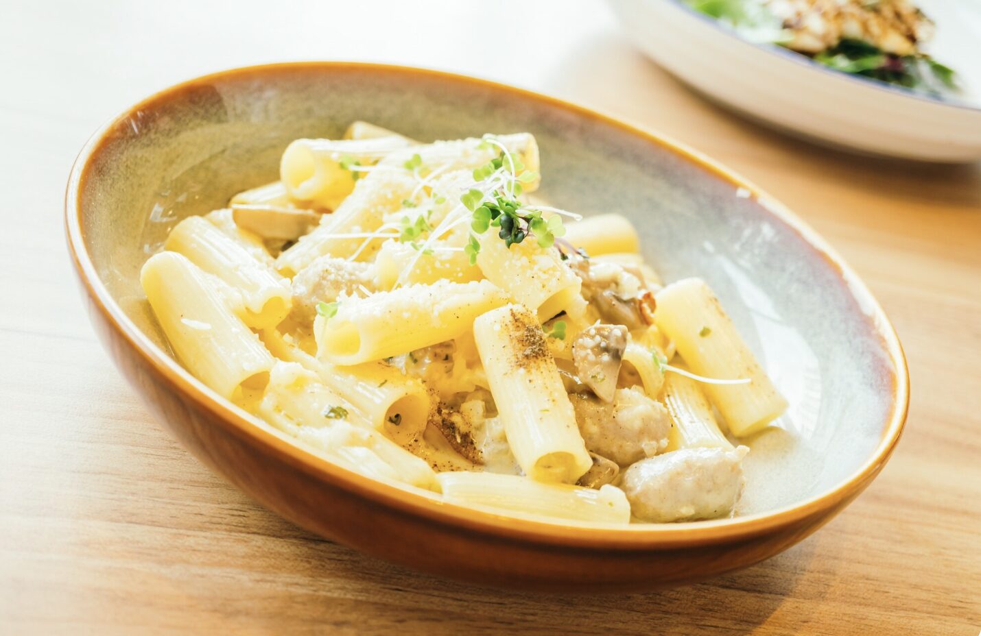 Eat cheese pasta in moderation to protect the heart. Photo: Thuy Duong