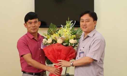 Ông Mai Văn Duẩn (bên trái), Phó trưởng Ban tiếp công dân, VP UBND tỉnh Bắc Ninh. Ảnh: Cổng TTĐT Bắc Ninh
