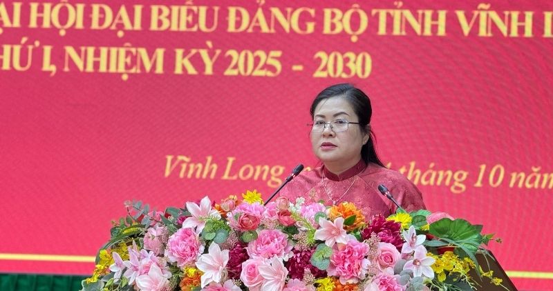 Comrade Nguyen Thi Minh Trang, member of the Provincial Party Standing Committee, Head of the Provincial Party Committee's Propaganda and Mass Mobilization Department, spoke at the press conference. Photo: Hoang Loc