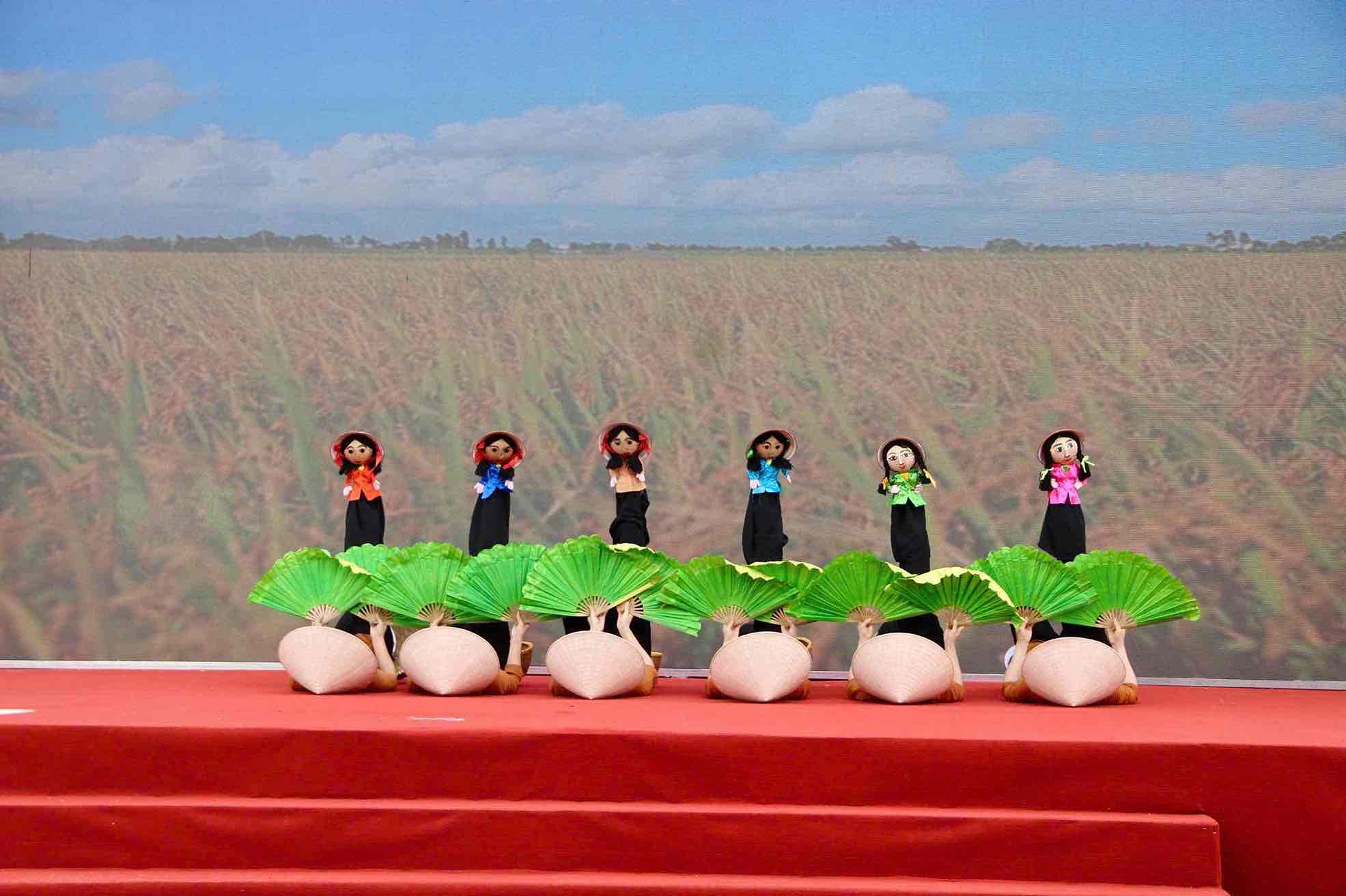 Cac tiet muc nghe thuat truyen thong dac sac trong khuon kho Le hoi mua Thu Con Son – Kiep Bac 2025. Anh: Minh Khoi