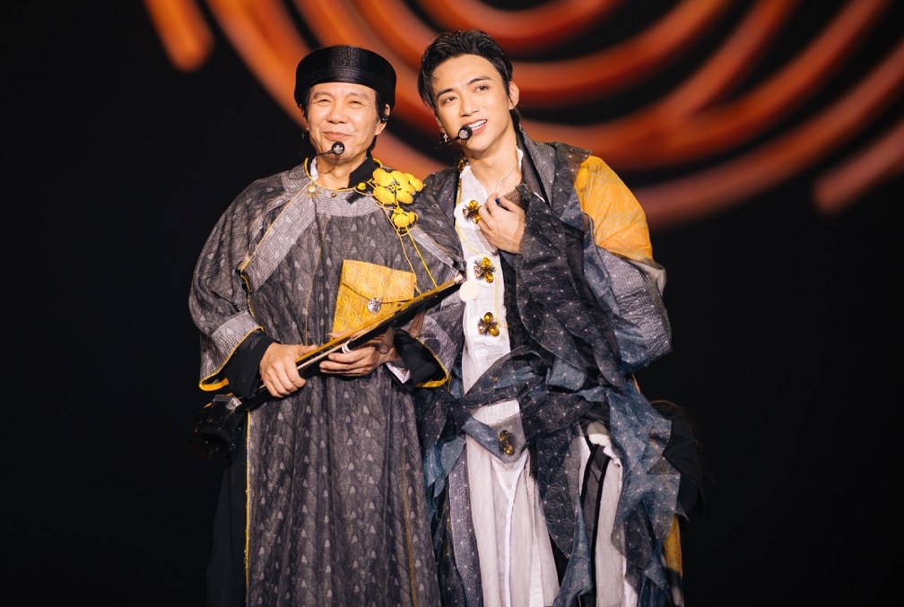 Anh: Nghe si cung cap.