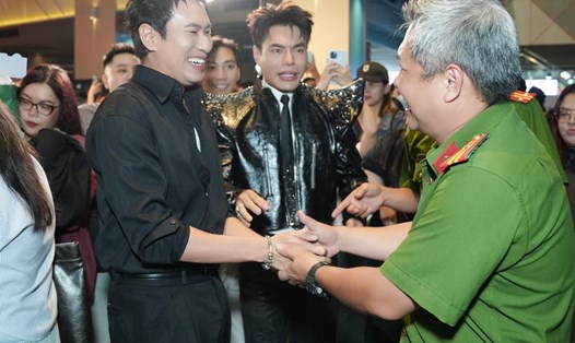 Các nghệ sĩ trong chương trình “Chiến sĩ quả cảm”. Ảnh: Nhà sản xuất.