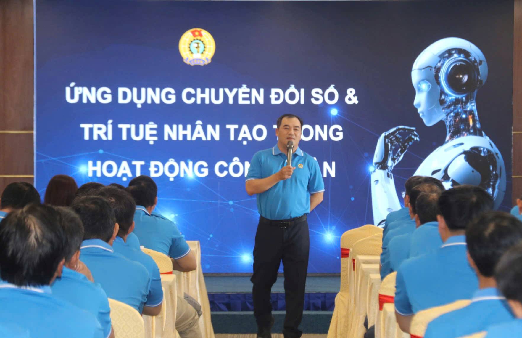 The application of digital technology was disseminated by the Trade Union of HD Hyundai Vietnam Shipbuilding Co., Ltd. to union officials. Photo: Phuong Linh
