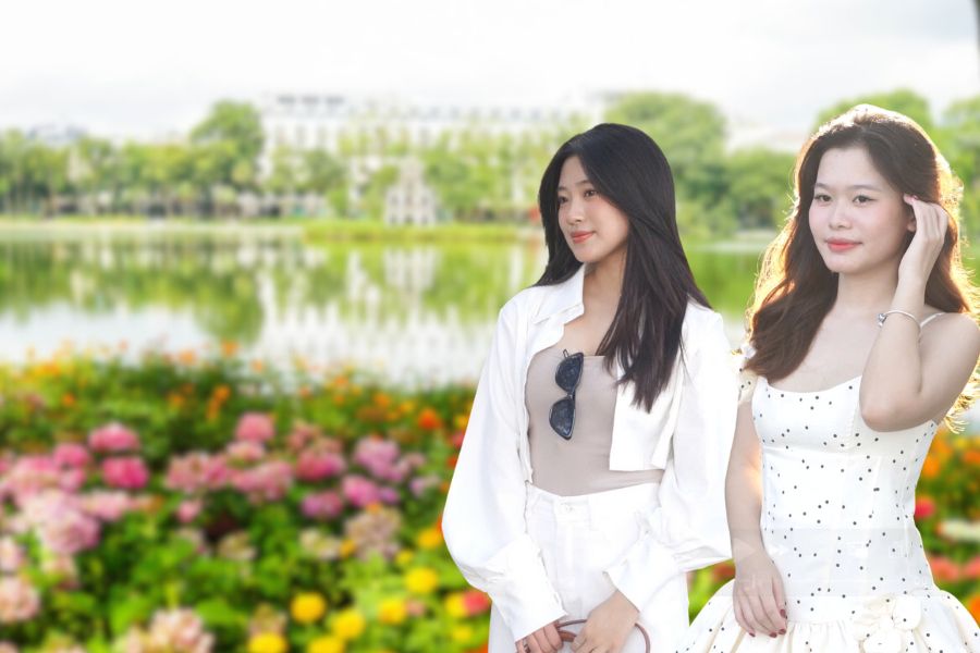 A square meter of 10 female poets "follow the trend" of checking in Hanoi's autumn by Hoan Kiem Lake