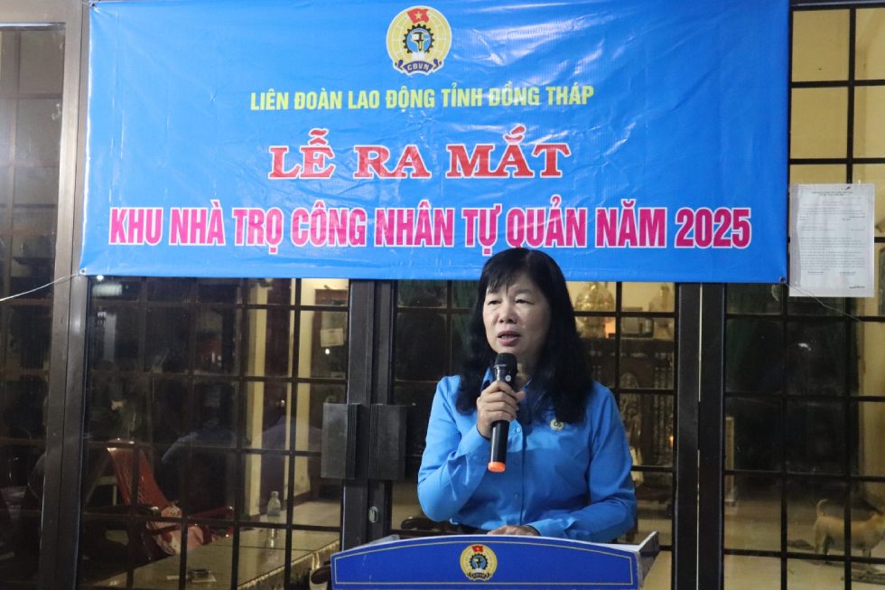 Ba Huynh Thi Tuyet Vui – Chu tich LDLD tinh Dong Thap phat bieu tai le ra mat. Anh: Luu Hung khu nha tro cong nhan tu quan