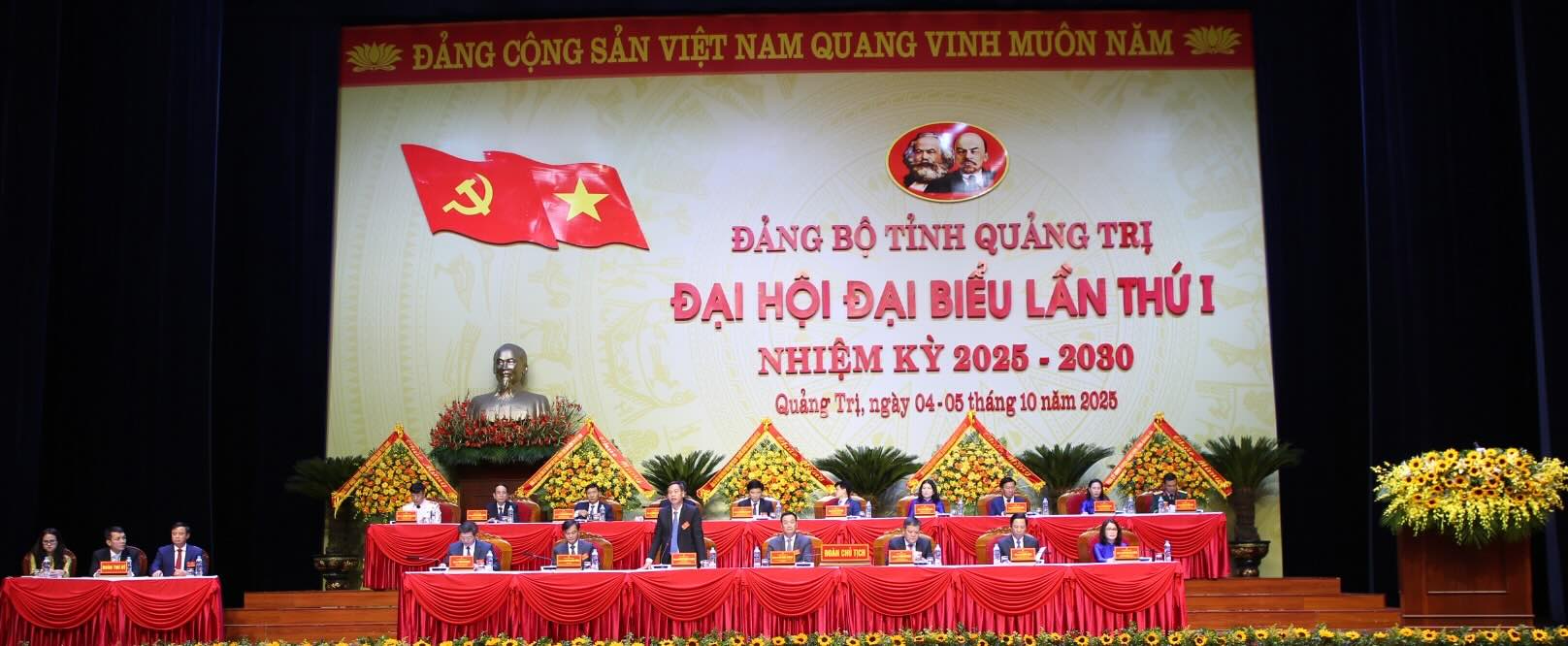 Doan Chu tich, doan Thu ky dai hoi. Anh: Cong Sang