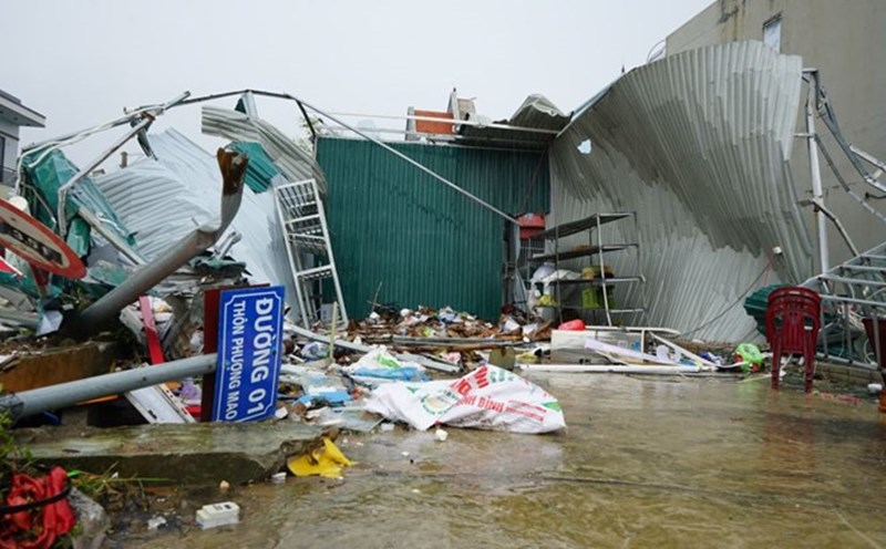 Many houses in Thanh Hoa were destroyed, even completely collapsed after the thunderstorm in storm No. 10. Photo: Quach Du
