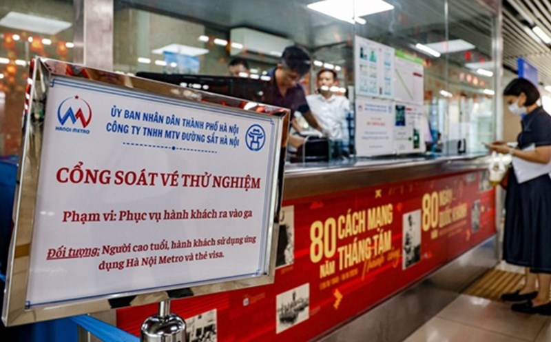 Cat Linh - Ha Dong railway continues to apply electronic authentication and biometric identification. Photo: Minh Hanh