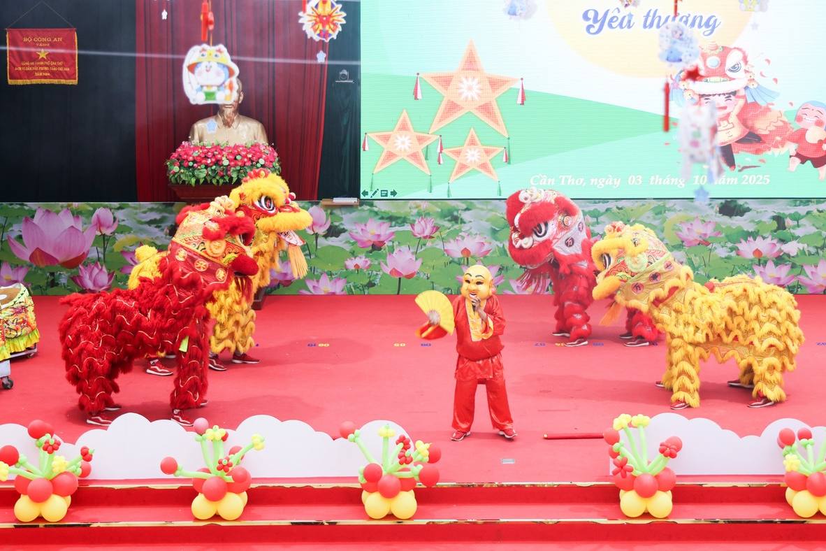 Tiet muc van nghe tai chuong trinh. Anh: Cong an Can Tho