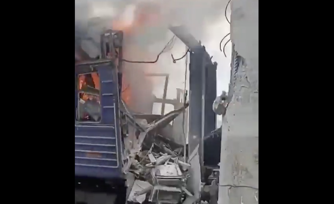 러시아 UAV가 우크라이나 여객선을 공격한 현장. 젤렌스키 대통령 비디오에서 캡처한 사진