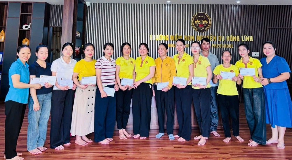 Les membres du syndicat de l'ecole reçoivent un soutien de l'organisation syndicale. Photo : Syndicat de Ha Tinh