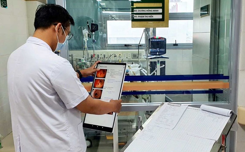 Bach Mai Hospital announced that the hospital has no documents, saving 100 billion VND/year. Photo: Thanh Duong