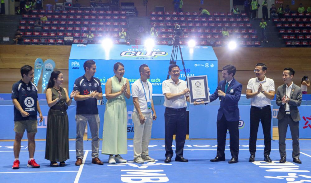 이 행사는 기네스 세계 기록에서 세계에서 가장 많은 생중계 관중을 보유한 피클볼 대회로 인정받았습니다. 사진: 쩐티