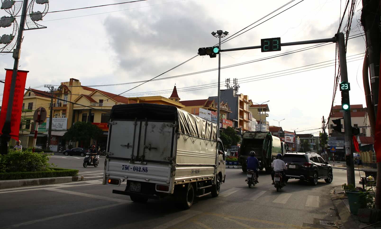 After the reflection, traffic lights in Quang Tri resumed operation. Photo: Cong Sang