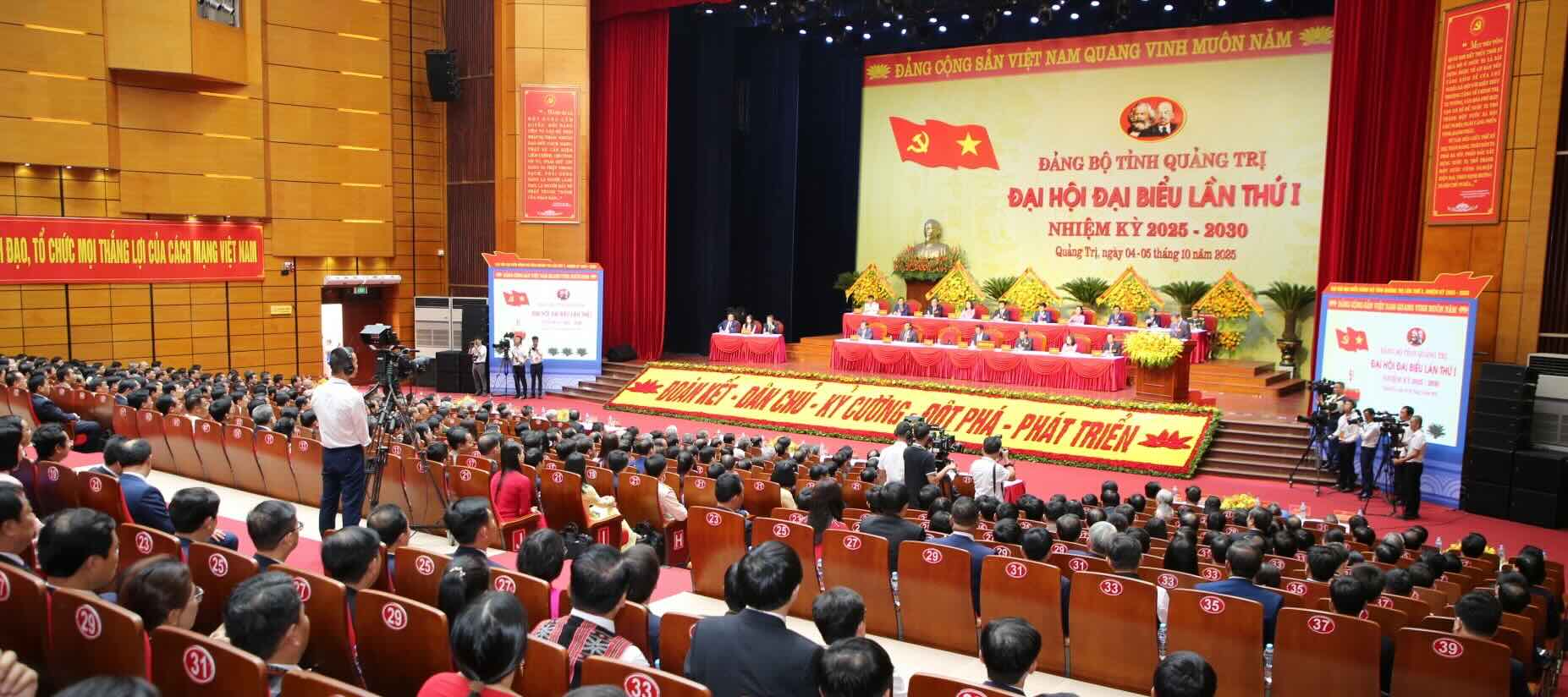 Toan canh Dai hoi. Anh: Cong Sang
