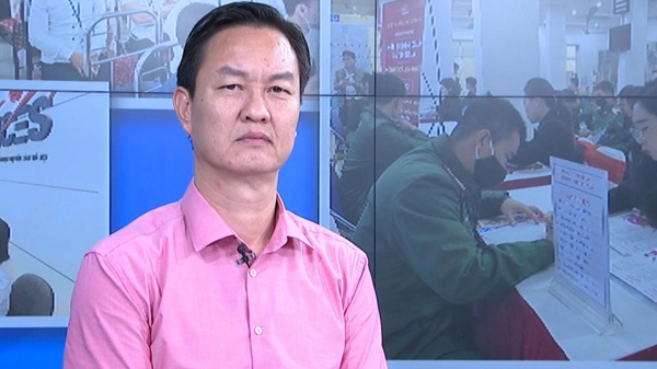 Ong Vu Quang Thanh – Pho Giam doc Trung tam Dich vu viec lam Ha Noi. Anh: Luong Hanh 