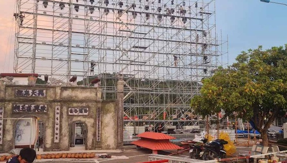 The stage is expected to be completed on the morning of October 5 to serve the rehearsal. Photo: Thu Huong